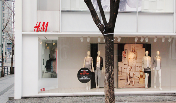 13 HM - 홍대점 측면